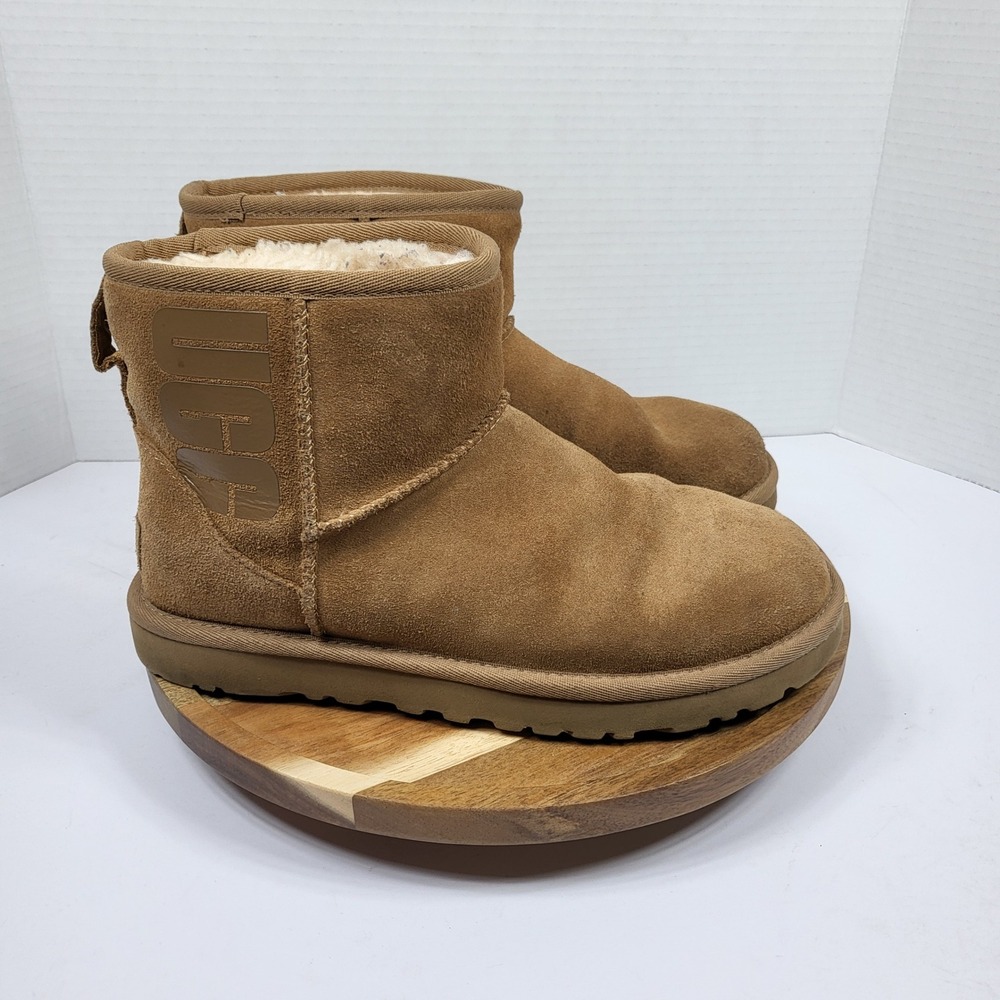 UGG Classic Mini Rubber Logo Boots Women 7 Chestnut Good Suede Shearling 1108231